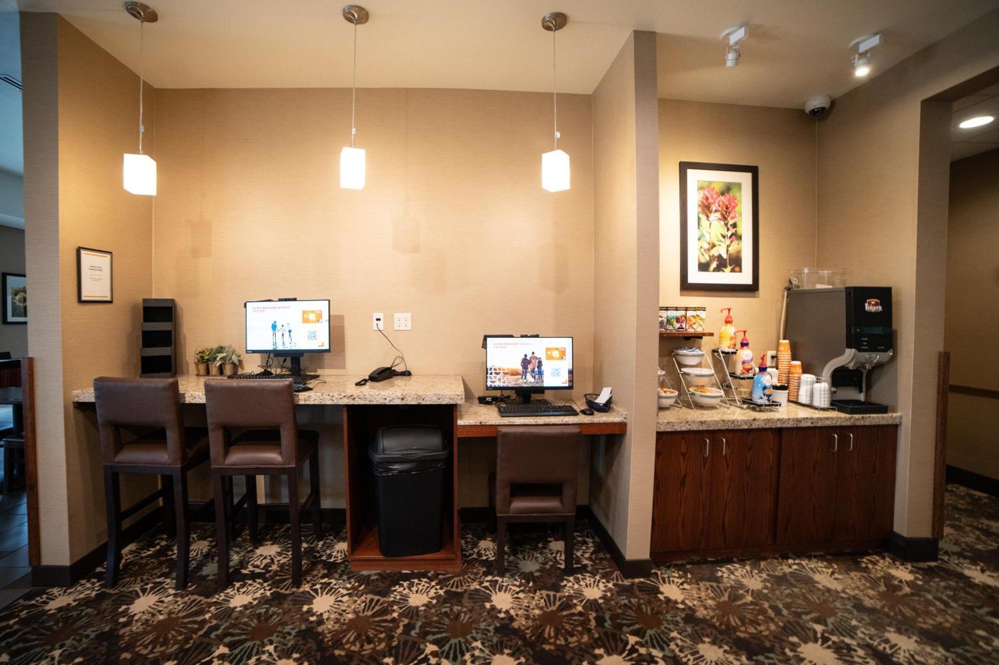 Comfort Suites University Brookings Exteriér fotografie