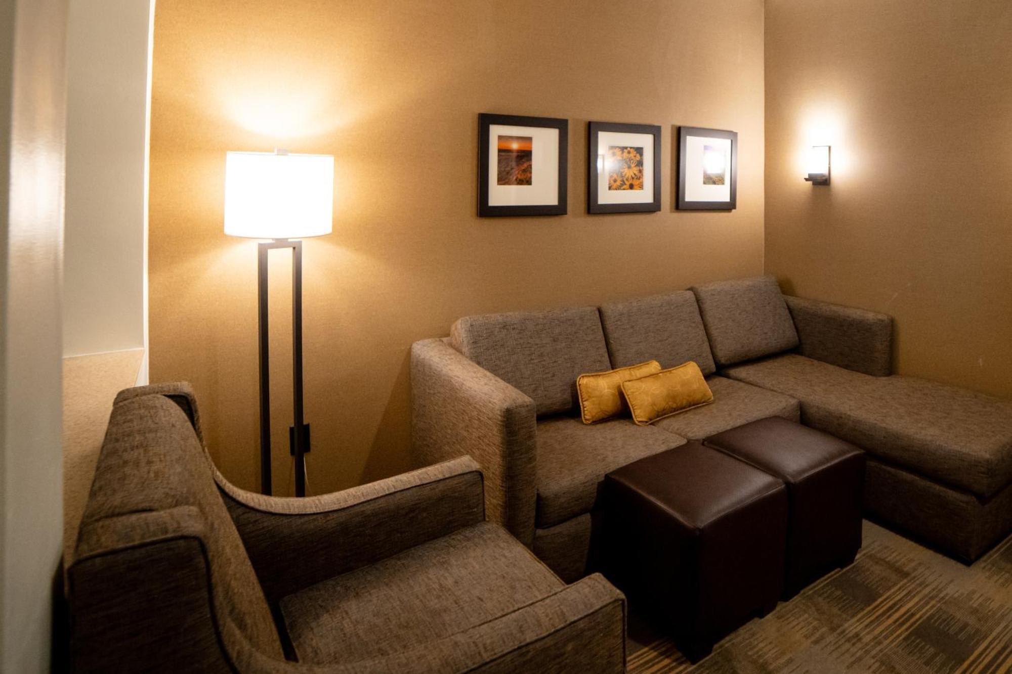 Comfort Suites University Brookings Exteriér fotografie
